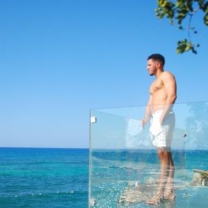 Meet your Posher, Javier